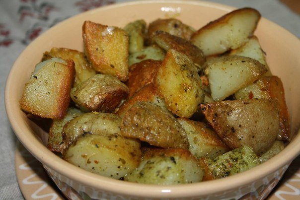Картошка, запечённая в чесночном масле